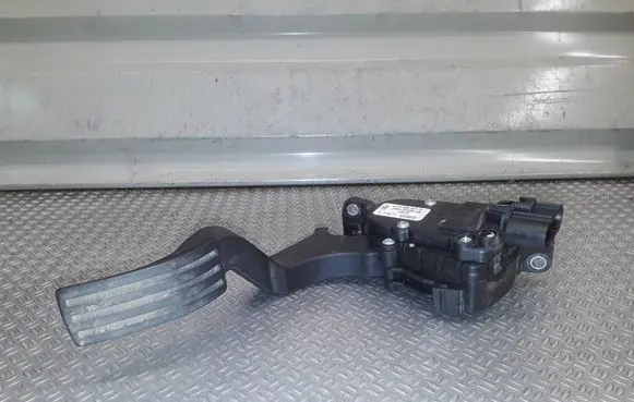 Ford Fusion Accelerator throttle pedal 2S619F836AB