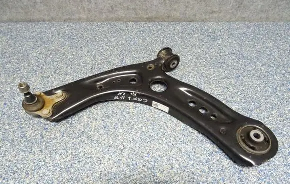 Volkswagen Golf VII Front lower control arm/wishbone 5Q0407151J