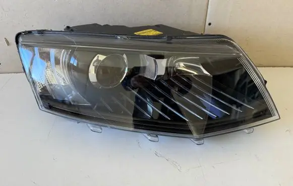 Skoda Octavia Mk3 (5E) Headlight/headlamp 5E1941018B 33423344