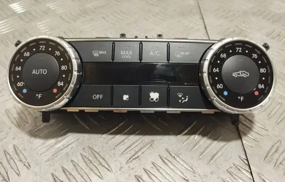 Mercedes-Benz CLS C218 X218 Climate control unit A2049006808