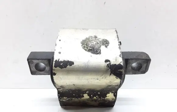 Mercedes-Benz S W220 Engine mount bracket