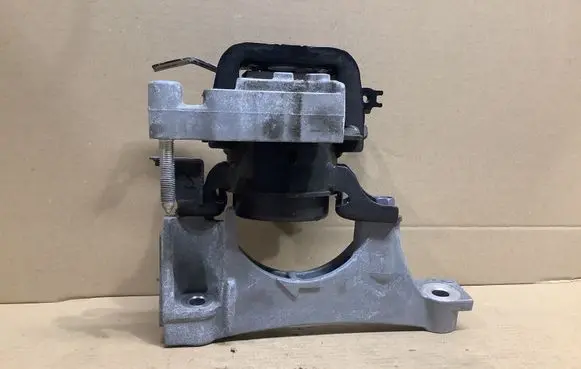 Engine mount bracket