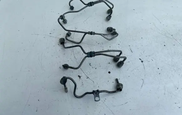 Volvo V60 Fuel injector supply line/pipe 