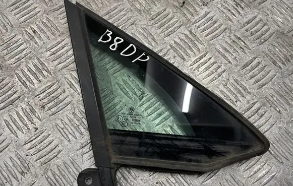 Volkswagen PASSAT B8 Front triangle window/glass 