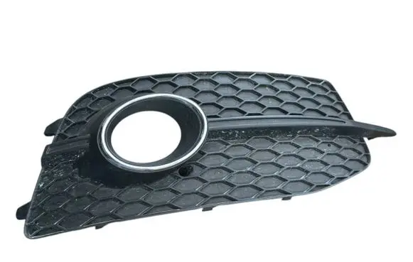 Audi Q3 8U Front bumper lower grill 8U0807682D