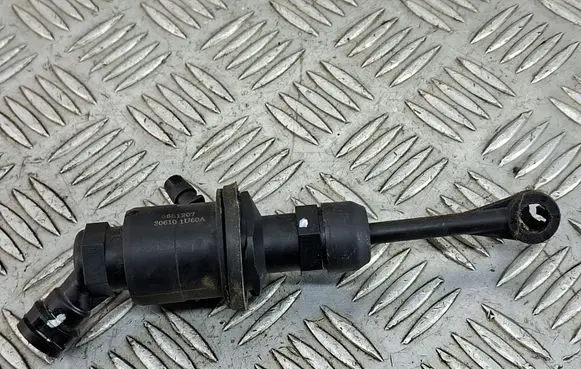 Nissan Juke I F15 Clutch master cylinder 306101U60A