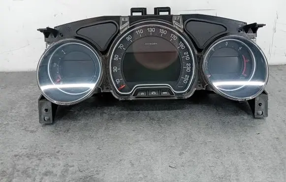 Speedometer (instrument cluster)