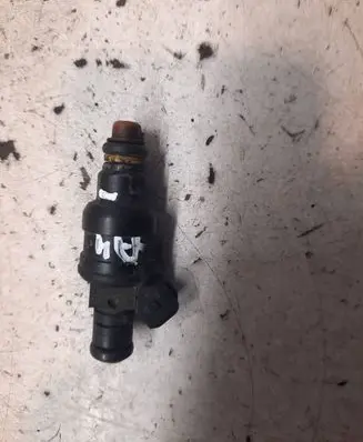 Audi A4 S4 B5 8D Fuel injector 058133551A