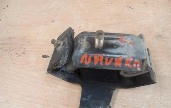 Nissan Navara D22 Engine mount vacuum valve 