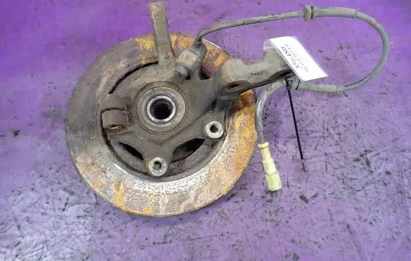 Renault Clio II Front wheel hub spindle knuckle 