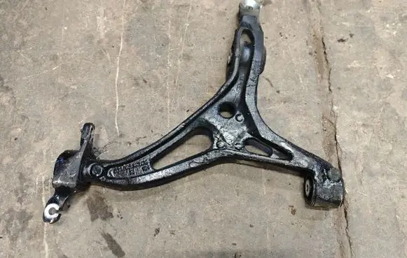 Mercedes-Benz ML W164 Front lower control arm/wishbone 000062367106