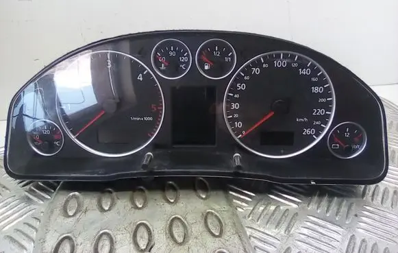 Audi A6 S6 C5 4B Speedometer (instrument cluster) 110080128
