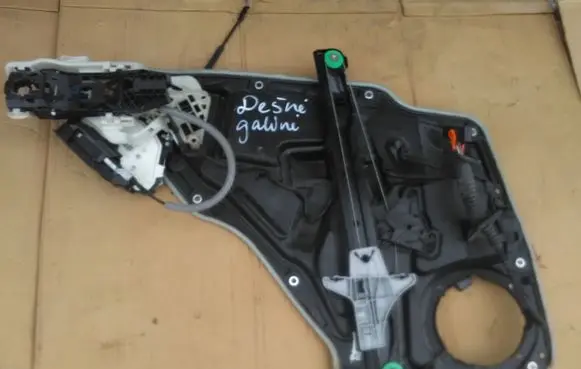 Volkswagen Tiguan Rear door window regulator with motor 5N0839756D