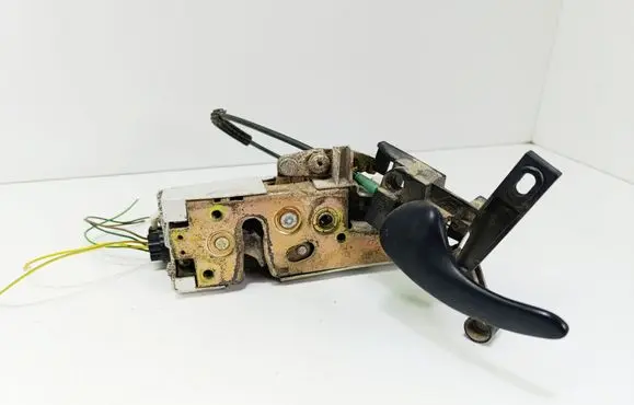 Seat Alhambra (Mk1) Rear door lock 7M0839011