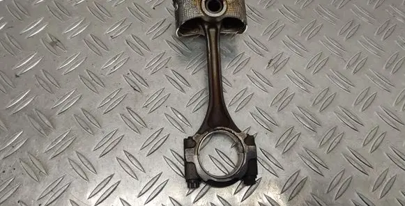 Toyota Yaris Piston with connecting rod