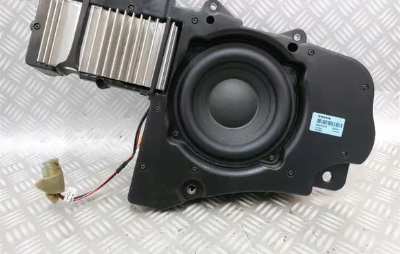 Volvo XC90 Subwoofer speaker 30679176