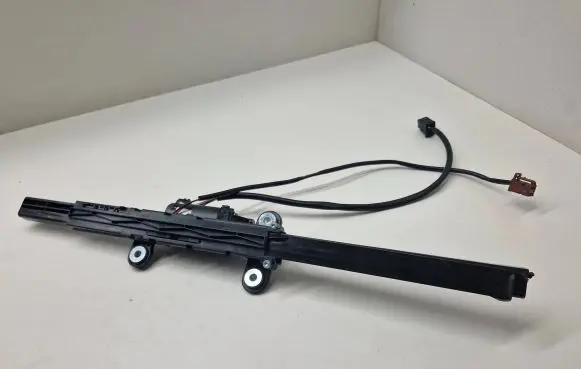 BMW 4 F32 F33 Seat belt height adjuster 7307916