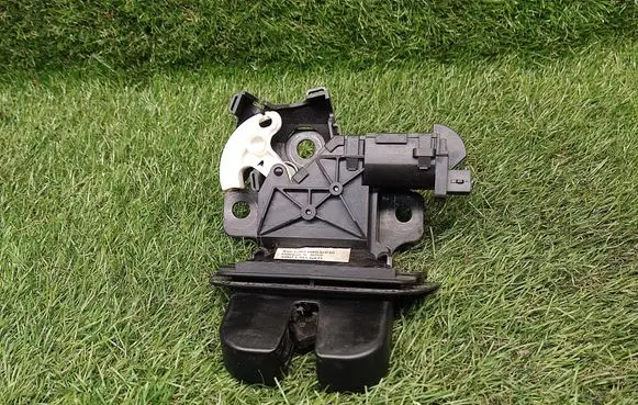 Audi A4 S4 B7 8E 8H Tailgate/trunk/boot lock/catch/latch 8P4827505A