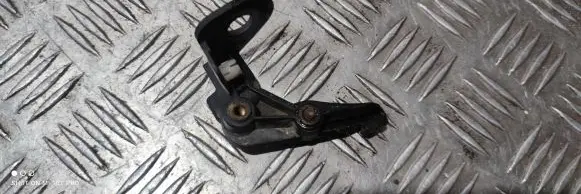 Fender mounting bracket