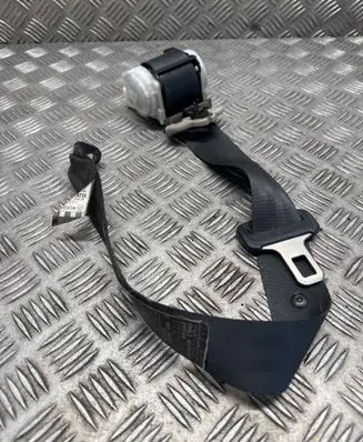 Mitsubishi Shogun Rear seatbelt 0429072