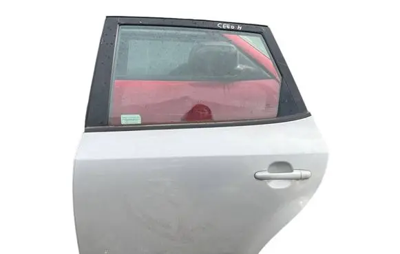 KIA Ceed Rear door