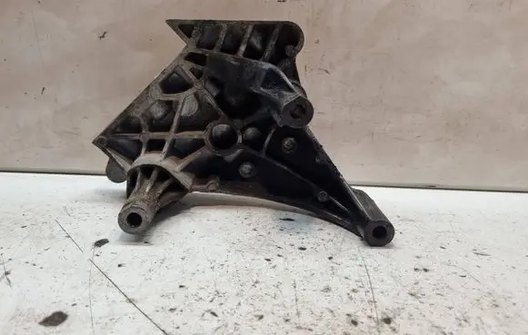 Volkswagen PASSAT B6 Engine mounting bracket 03G199207G V550KTS102