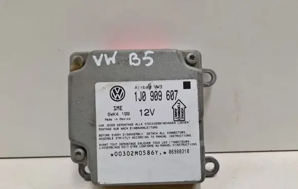 Volkswagen PASSAT B5 Airbag control unit/module 1J0909607