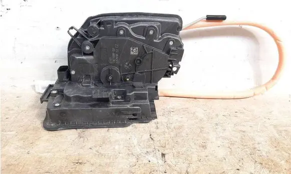 BMW 5 G30 G31 G38 Front door lock 7477688 51217477688