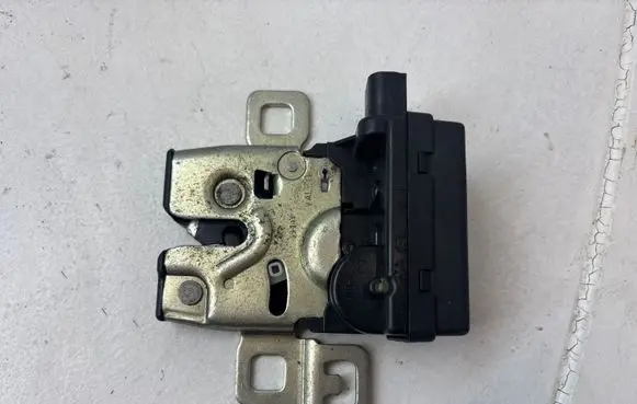 Mini One - Cooper Coupe R56 Tailgate/trunk/boot lock/catch/latch 2754528