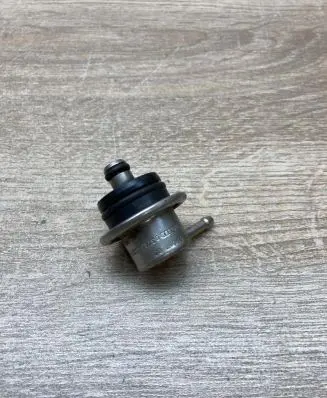 Audi TT Mk1 Fuel pressure regulator 037133035H 72201702