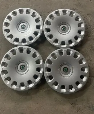 Skoda Octavia Mk2 (1Z) R16 wheel hub/cap/trim 3U0601147B
