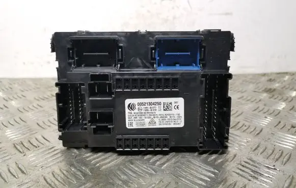 Jeep Renegade Fuse module 00521304250