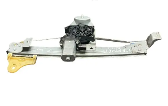 Rear door manual window regulator