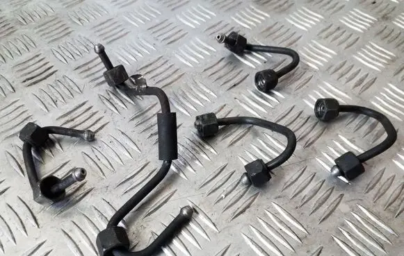 Fuel injector supply line/pipe