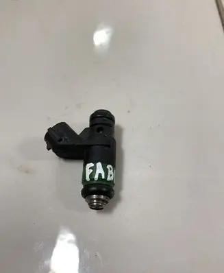 Skoda Fabia Mk2 (5J) Fuel injector 03E906031