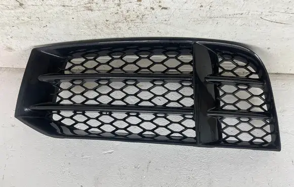 Front fog light trim/grill