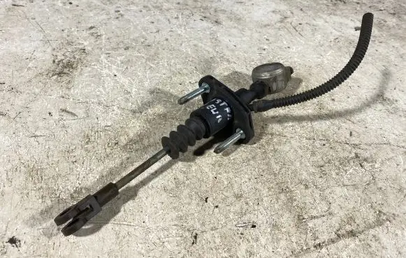 Opel Astra G Clutch master cylinder 90523769
