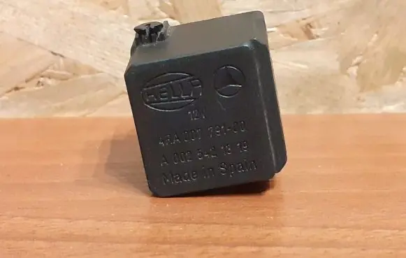 Mercedes-Benz A W168 Other relay A0025421319 4RA00779100