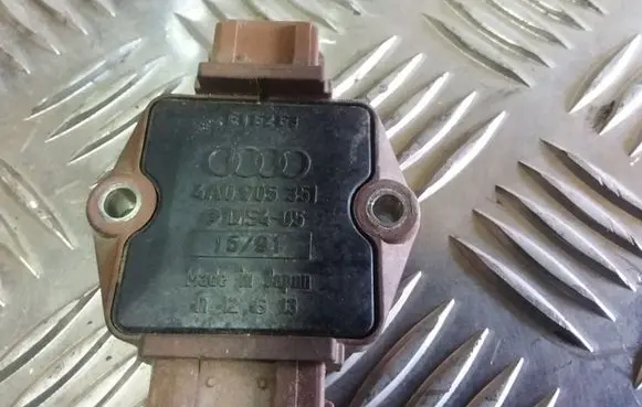 Audi 100 S4 C4 Ignition amplifier control unit 4A0905531