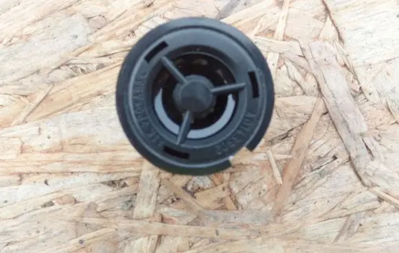 Front door high frequency speaker