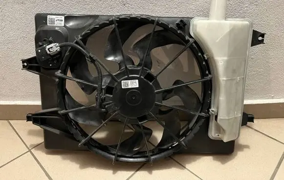 Hyundai i30 Air conditioning (A/C) fan (condenser) 25304-J7090