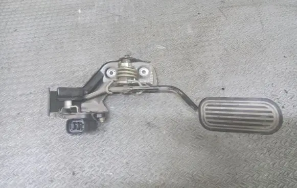 Toyota Avensis Verso Accelerator throttle pedal