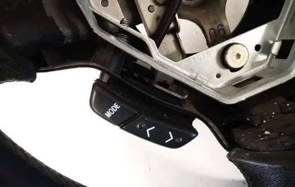 Toyota Yaris Steering wheel buttons/switches 