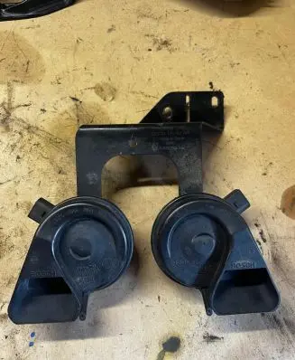 Audi A6 S6 C6 4F Horn signal 4F0951221 4f0951229