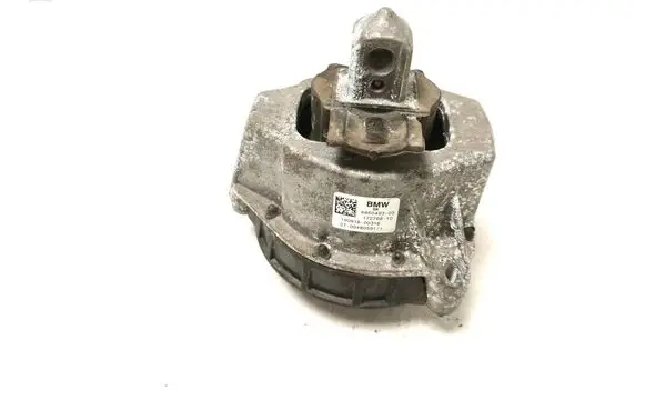 BMW 3 G20 G21 Engine mount bracket 6860493