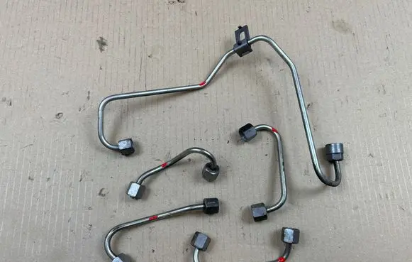 Jaguar F-Pace Fuel injector supply line/pipe