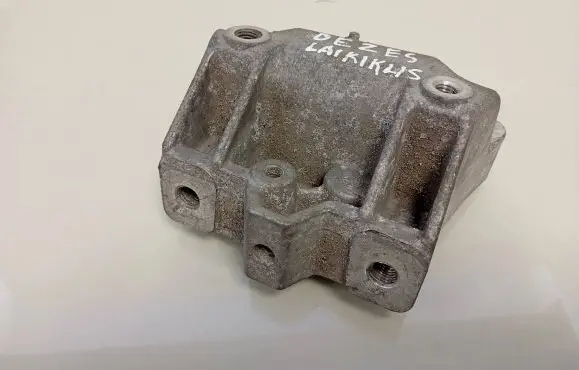 Skoda Octavia Mk2 (1Z) Gearbox mounting bracket 1K0199111A