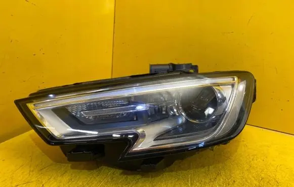 Audi A3 S3 8V Headlight/headlamp 8V0941005H
