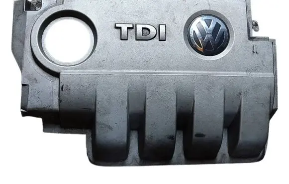Volkswagen Touran I Engine cover (trim) 03G103967C 03G103967D 03G103967