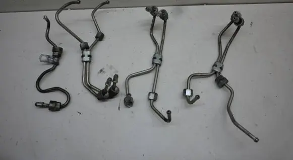 Fuel injector supply line/pipe